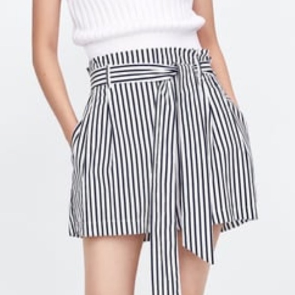 Zara stripped shorts Medium